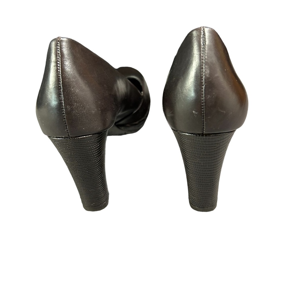 Gianna Bini Size 8 M Dark Brown Leather Pumps 3.50" heel rubber sole. - Picture 2 of 5